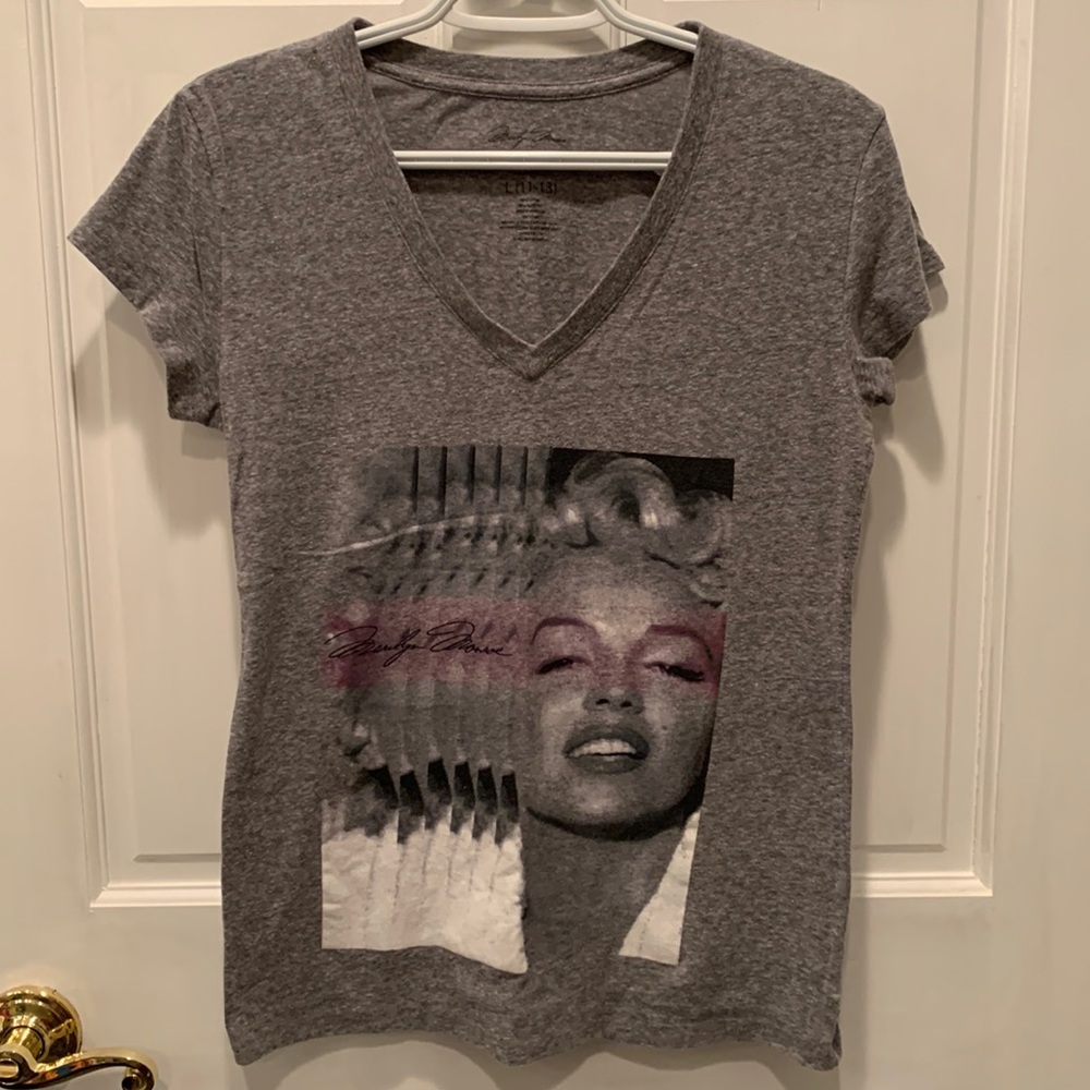 Large (11-13) Marilyn Monroe graphic tee Lightly Used